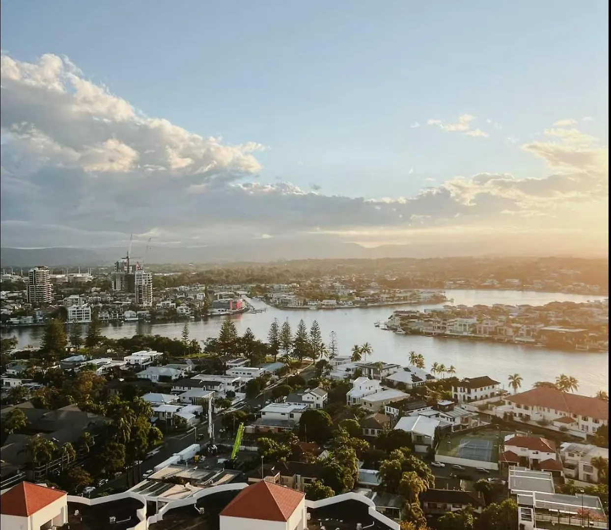 High Level Spacious Ocean View Apt At Surfers Gold Coast Australien