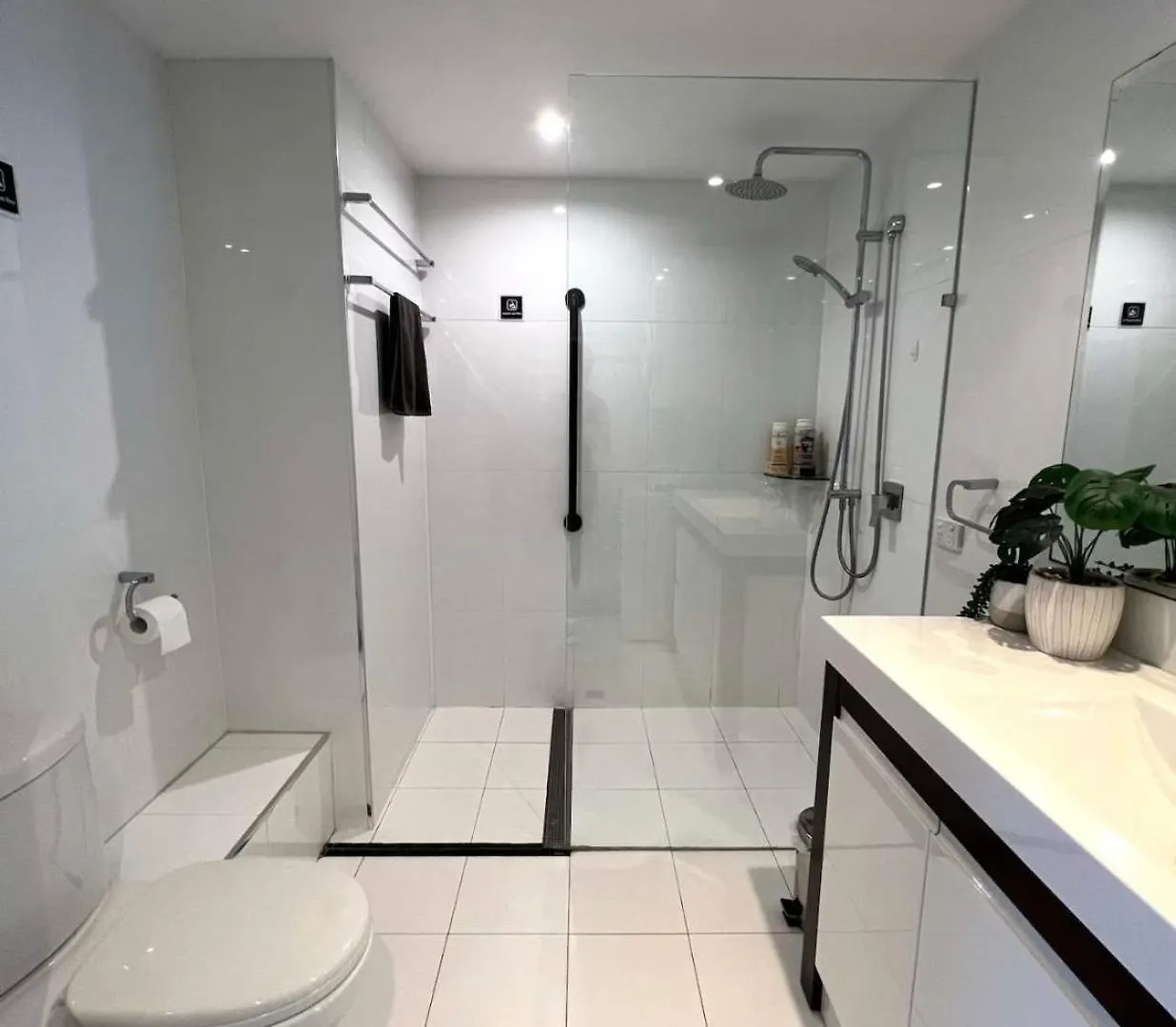 High Level Spacious Ocean View Apt At Surfers Gold Coast