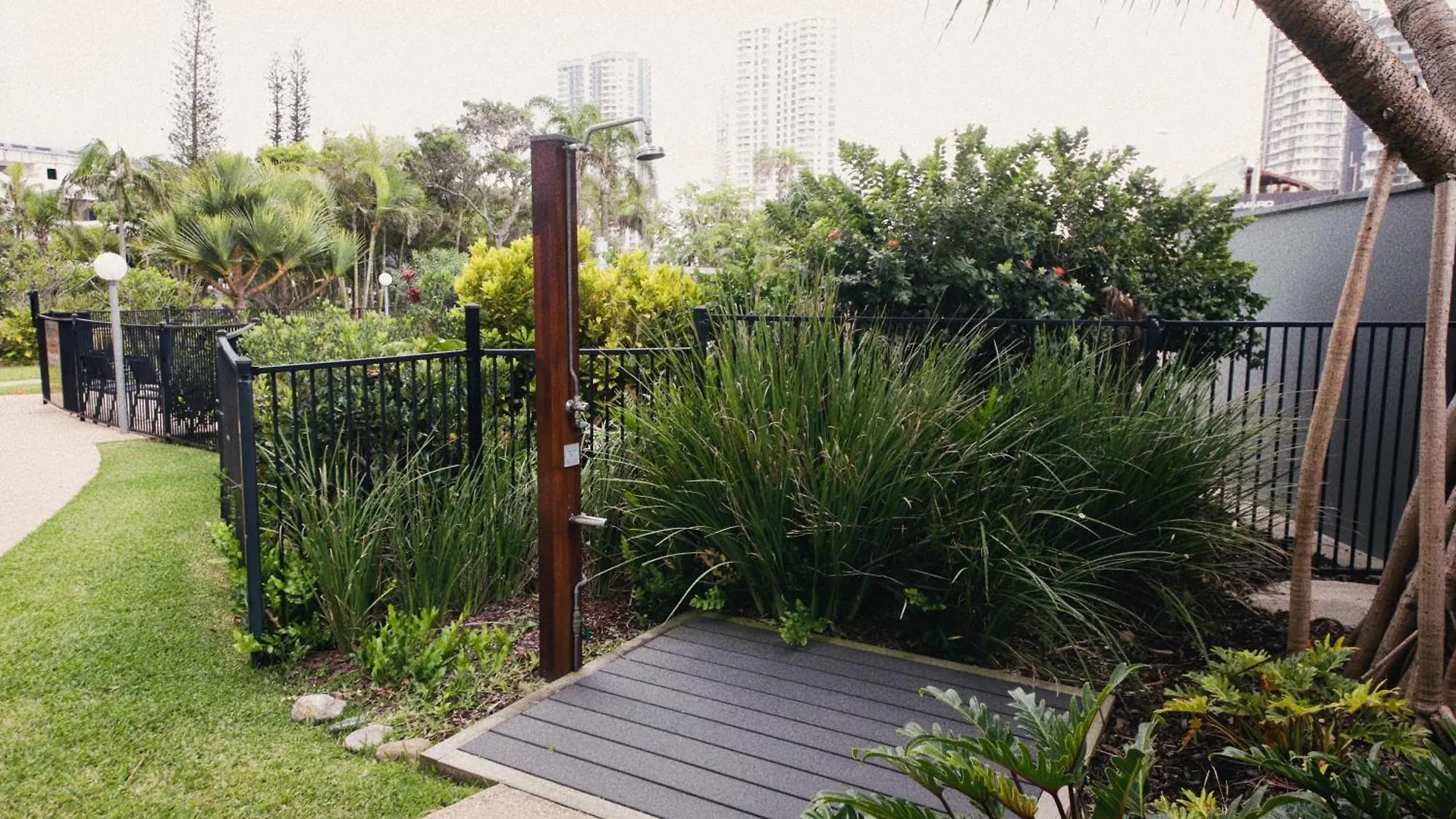 High Level Spacious Ocean View Apt At Surfers Gold Coast 0*,