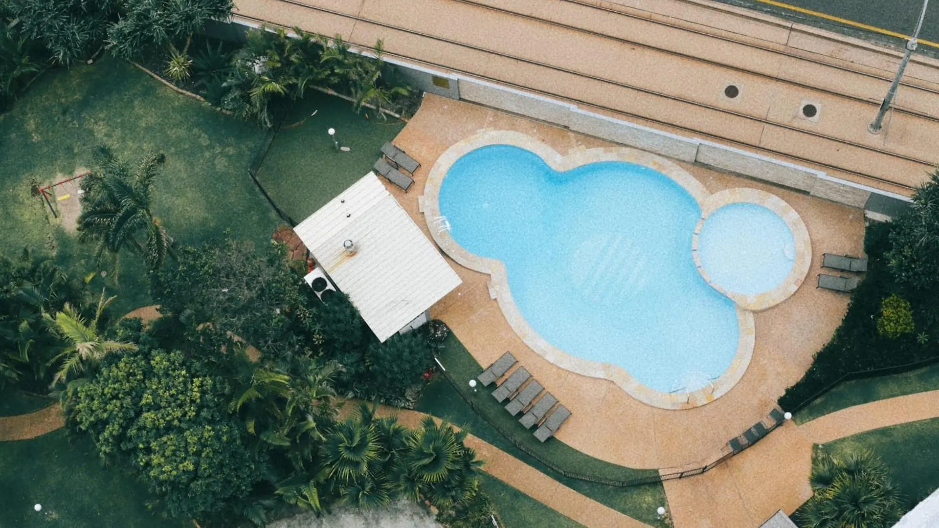 High Level Spacious Ocean View Apt At Surfers Gold Coast Apartament